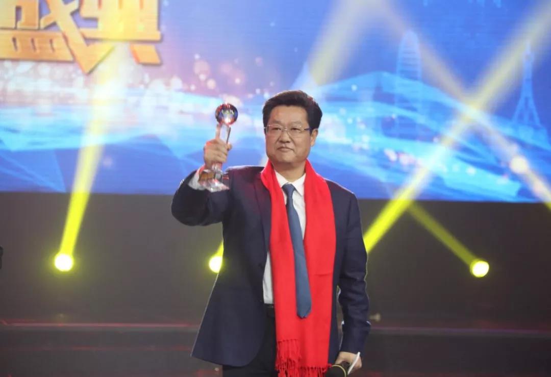 开云网页版董事长李旭禄荣获“第九届（2018）河南经济年度人物”